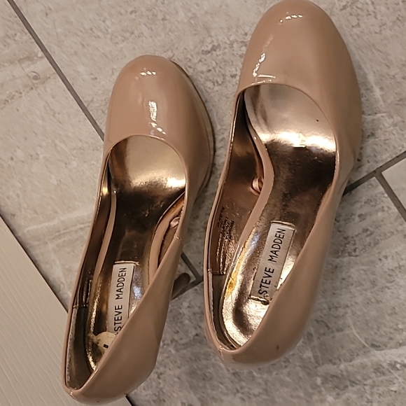 Heels - Picture 3 of 4